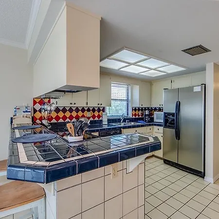 Sun Harbor Unit 1 - Weekly Rental Townhouse